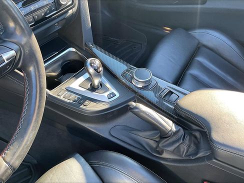 Used 2017 BMW M4 Convertible image 19