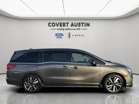 Used 2018 Honda Odyssey Elite image 2