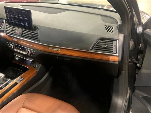 Used 2022 Audi Q5 2.0T Premium w/ Convenience Package AWD/4WD image 16