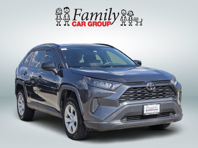 Used 2019 Toyota RAV4 LE FWD image 2