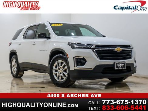 Used 2022 Chevrolet Traverse LS image 1