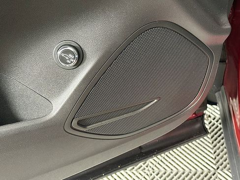 Used 2023 Buick Envision Essence image 24