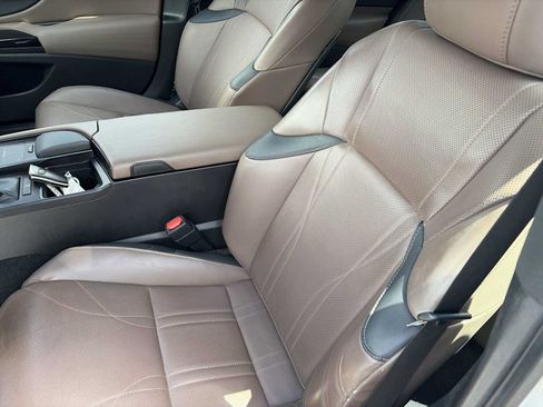 Used 2022 Lexus ES 350 w/ Luxury Package FWD image 13