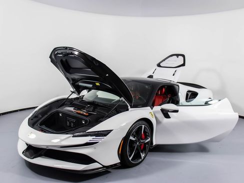 Certified 2022 Ferrari SF90 Stradale image 33