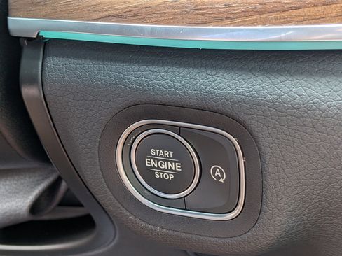 Used 2025 Mercedes-Benz GLE 350 4MATIC image 29