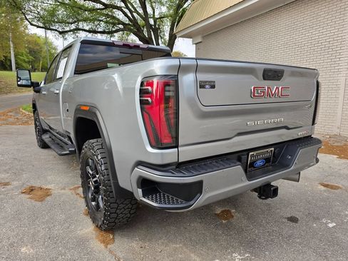 Used 2024 GMC Sierra 2500 AT4 w/ AT4 Preferred Package AWD/4WD image 2