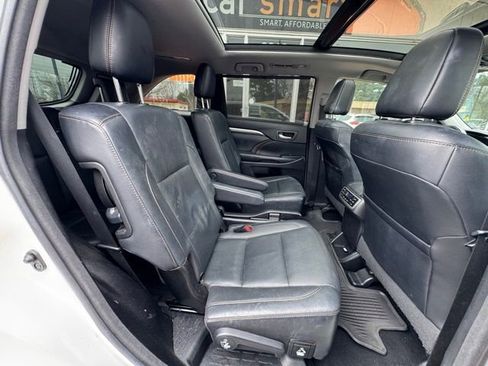 Used 2017 Toyota Highlander Limited Platinum AWD/4WD image 14