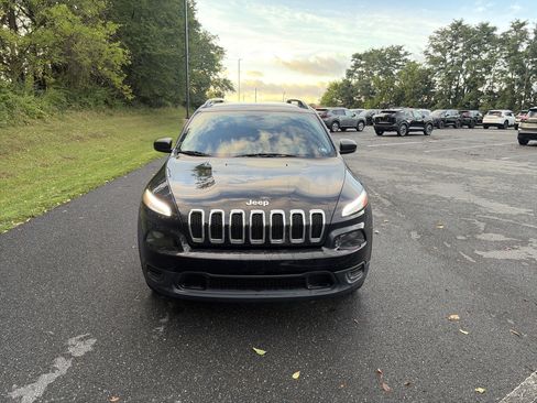 Used 2016 Jeep Cherokee Sport AWD/4WD image 2