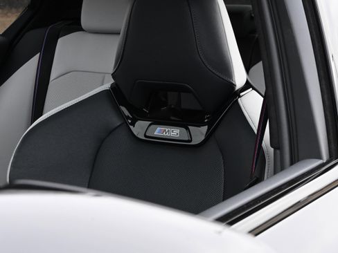 Used 2025 BMW M5 w/ Executive Package image 36