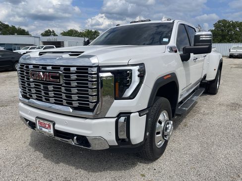 Used 2025 GMC Sierra 3500 Denali w/ Denali Reserve Package AWD/4WD image 8