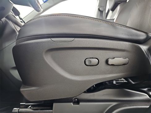 Certified 2022 Chevrolet Trax LT w/ LT Convenience Package image 33