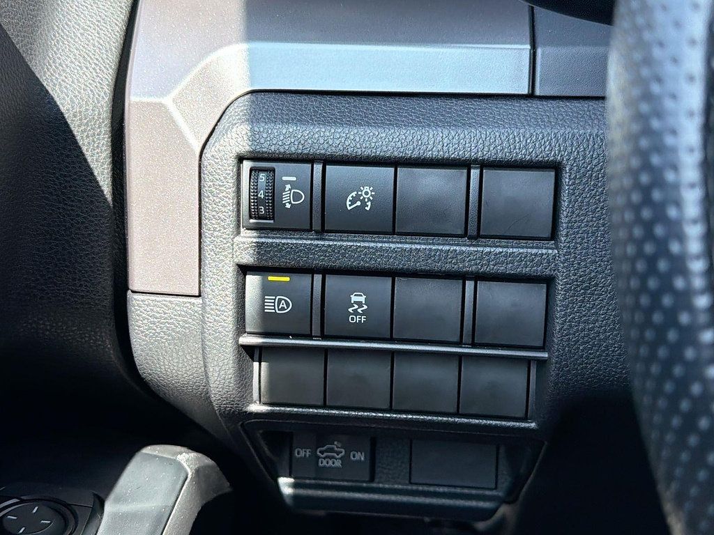 Used 2026 Toyota Tacoma SR5 AWD/4WD image 16