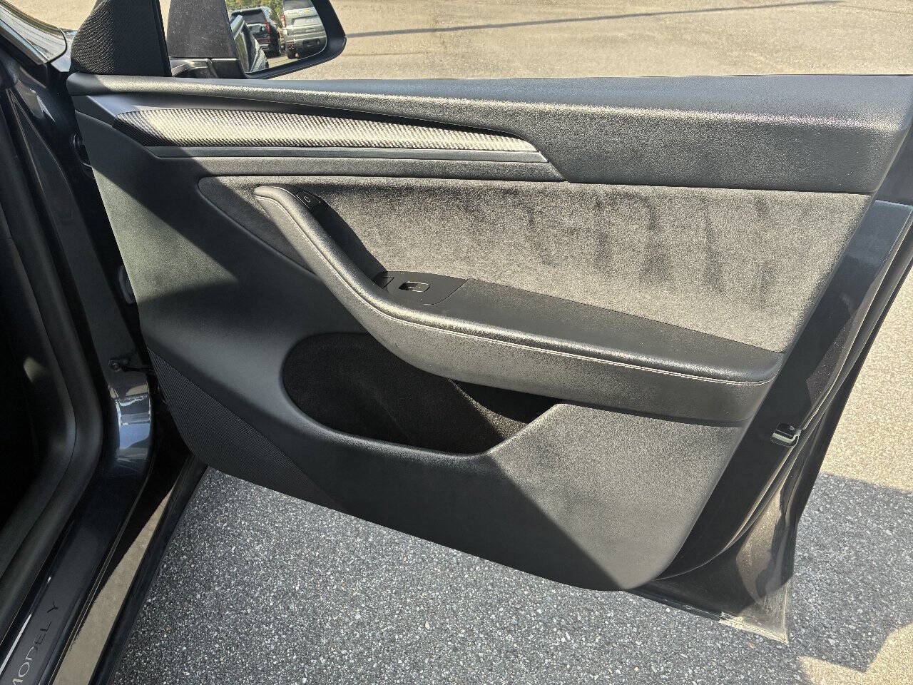 Used 2024 Tesla Model Y Long Range AWD/4WD image 17