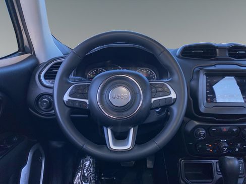 Used 2018 Jeep Renegade Latitude w/ Safety & Security Group FWD image 12