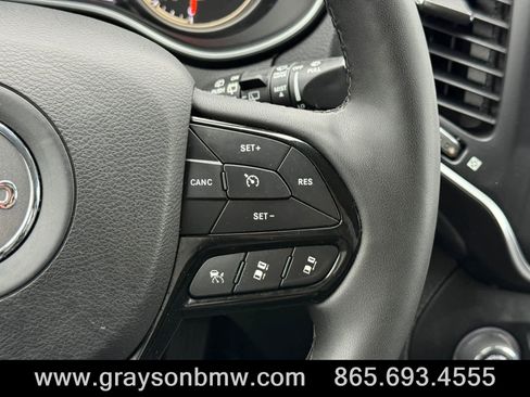 Used 2023 Jeep Cherokee Altitude Lux image 23