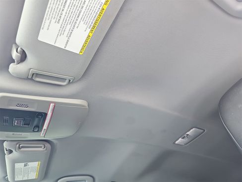 Used 2019 Toyota Camry SE w/ Carpet Mat Package image 29