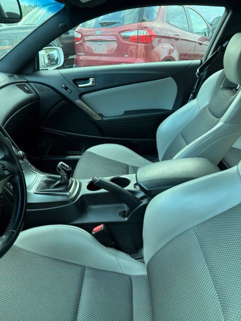 Used 2016 Hyundai Genesis 3.8 RWD image 8