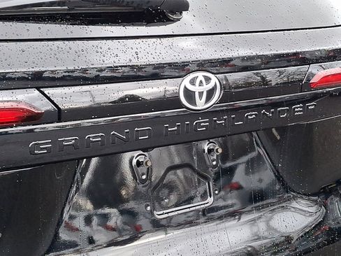 Certified 2025 Toyota Grand Highlander AWD image 33