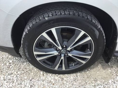 Used 2018 Nissan Pathfinder Platinum AWD/4WD image 9