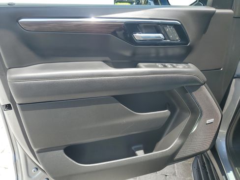 Used 2025 Chevrolet Tahoe Premier AWD/4WD image 19