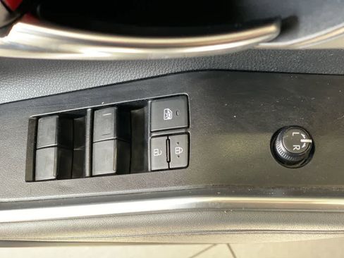 Used 2022 Toyota Highlander XLE AWD/4WD image 16