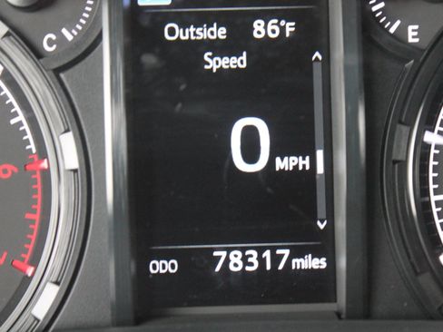 Used 2021 Toyota 4Runner Trail Special Edition AWD/4WD image 8