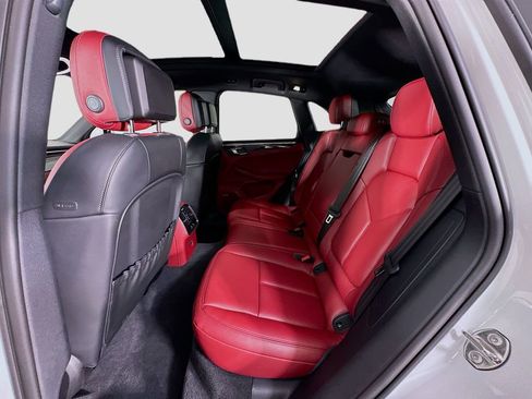 Certified 2024 Porsche Macan AWD/4WD image 24