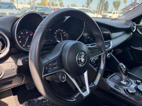 Used 2017 Alfa Romeo Giulia RWD image 21