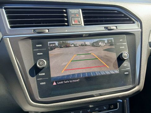 Used 2021 Volkswagen Tiguan SE w/ Panoramic Sunroof Package FWD image 33