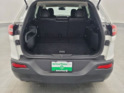 Used 2018 Jeep Cherokee Latitude Plus image 29