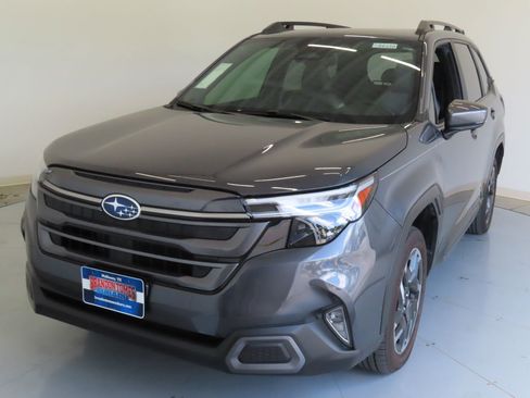 Used 2025 Subaru Forester Limited image 10