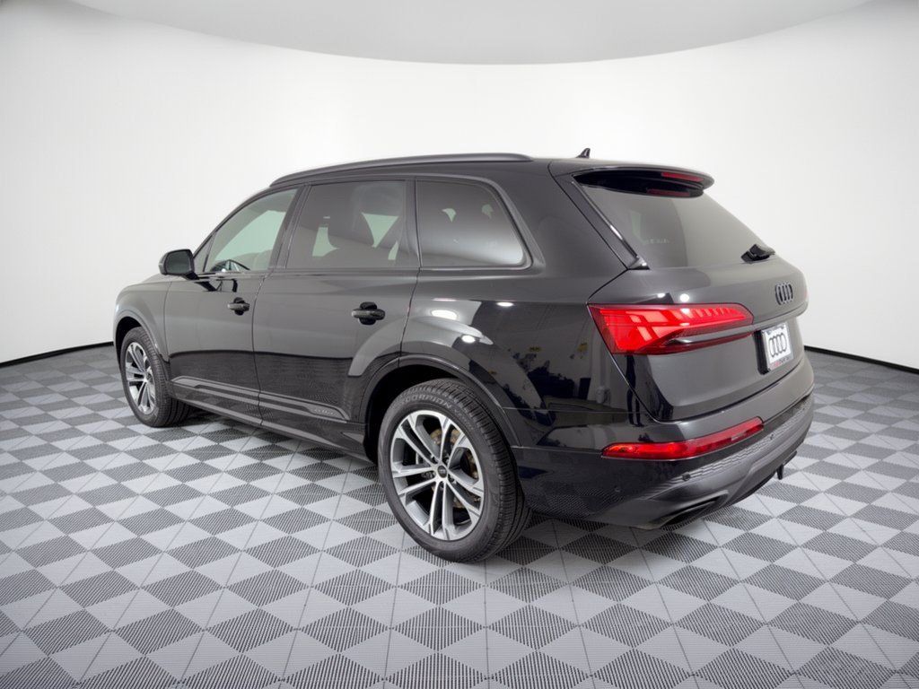 Used 2026 Audi Q7 2.0T Premium w/ Convenience Plus Package AWD/4WD image 3