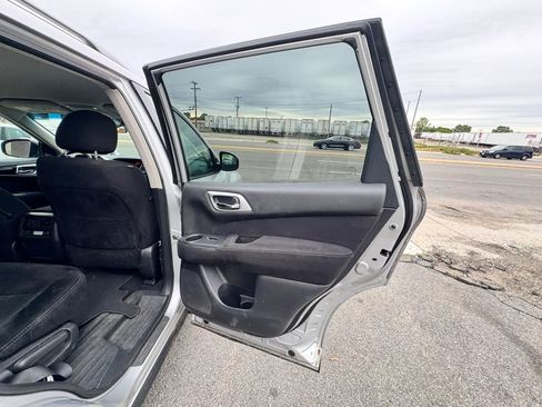 Used 2016 Nissan Pathfinder S AWD/4WD image 17