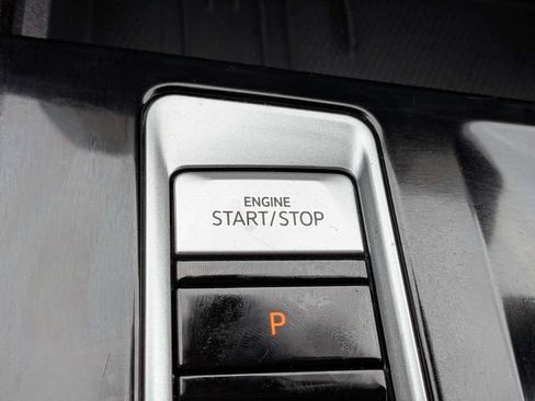 Certified 2025 Volkswagen Atlas SE FWD image 30