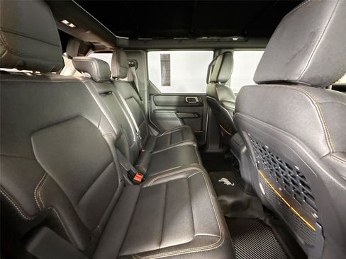 Used 2024 Ford Bronco Badlands image 39