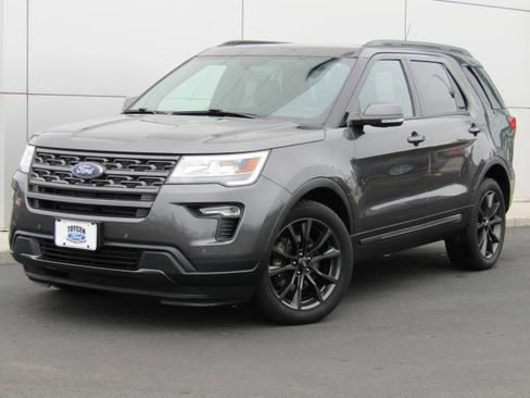 Certified 2018 Ford Explorer XLT w/ Equipment Group 202A image 27