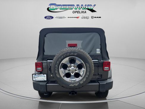 Used 2017 Jeep Wrangler Unlimited Sahara w/ Max Tow Package image 18