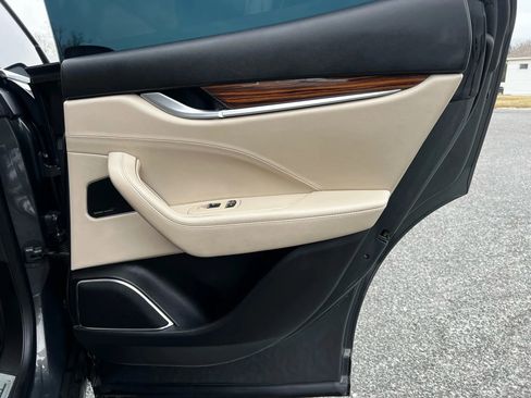 Used 2018 Maserati Levante GranLusso image 29