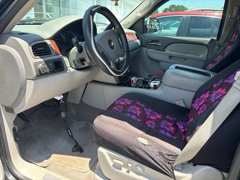 Used 2013 Chevrolet Avalanche LTZ RWD image 13