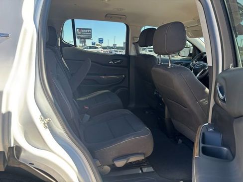 Used 2023 GMC Acadia SLE image 14