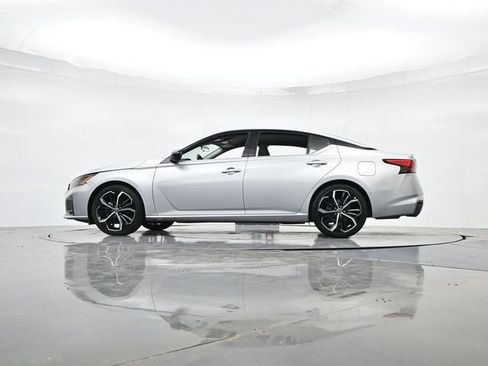 Used 2024 Nissan Altima 2.5 SR FWD image 37