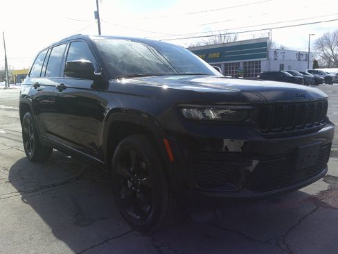 Used 2023 Jeep Grand Cherokee Altitude image 8