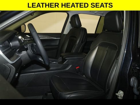 Used 2024 Jeep Grand Cherokee Limited image 3