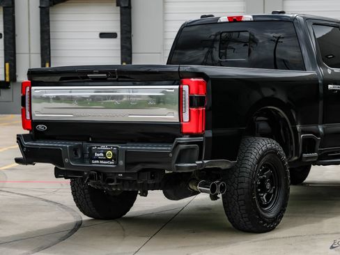 Used 2024 Ford F350 Platinum w/ Tremor Off-Road Package AWD/4WD image 18