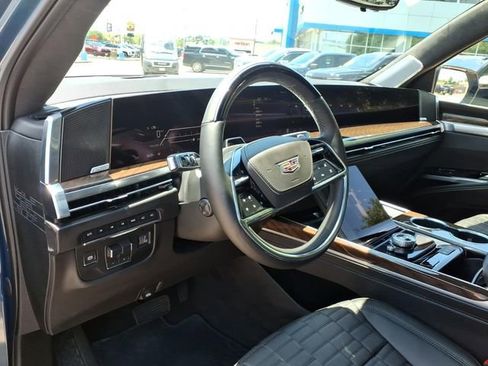 Used 2025 Cadillac Escalade Sport Platinum w/ LPO, ONYX Package AWD/4WD image 19