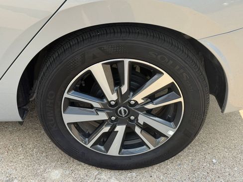 Used 2025 Nissan Versa SV FWD image 30