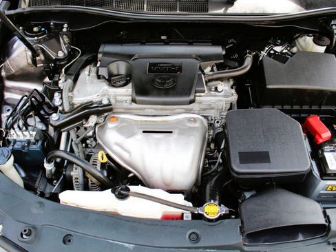 Used 2013 Toyota Camry SE image 10