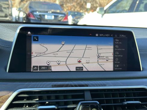 Used 2020 BMW 750i xDrive w/ M Sport Package image 34