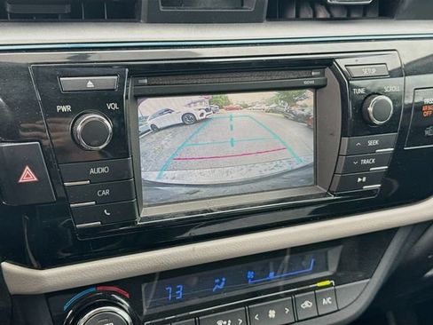 Used 2015 Toyota Corolla LE FWD image 19