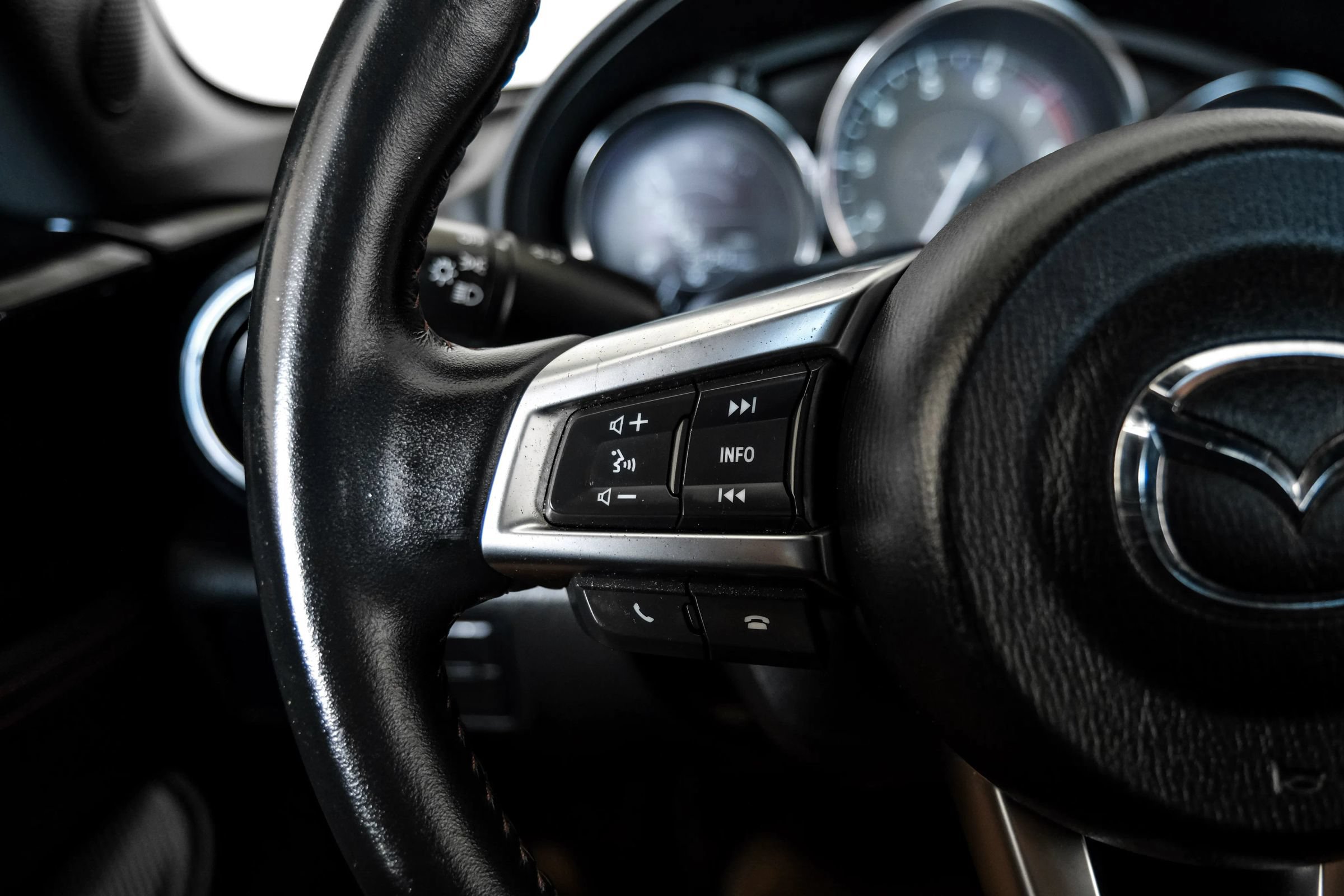 Used 2016 MAZDA MX-5 Miata Club RWD image 15